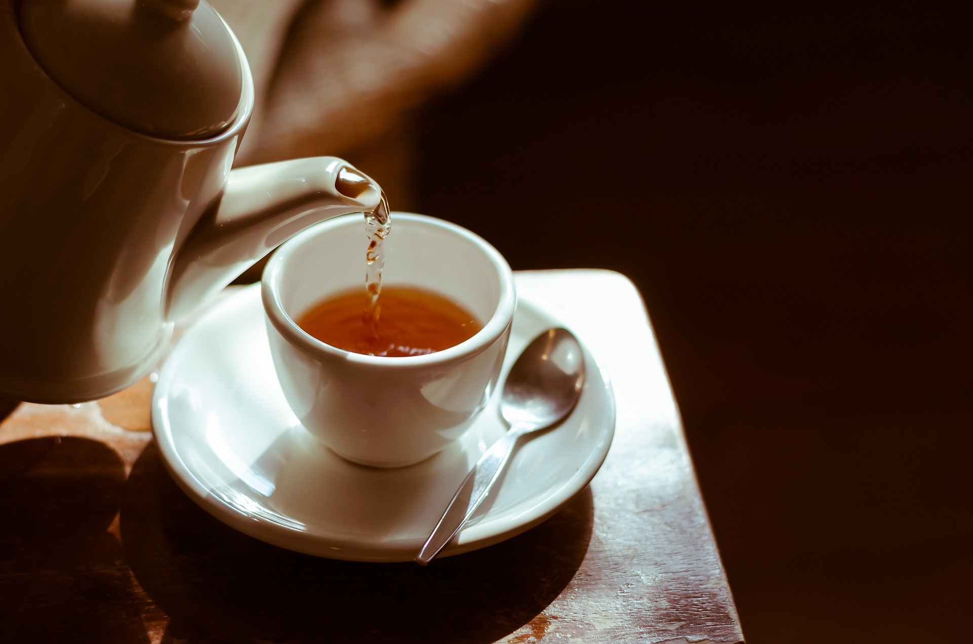 大型前瞻性队列研究发现：每天3杯茶患痴呆症风险最低